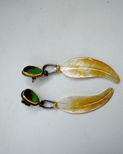 Pendiente en plata de ley crisoprasa y nácar Pluma