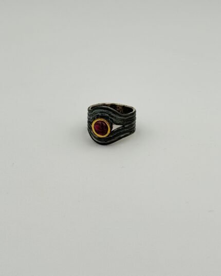 Anillo plata oro y Rodolita